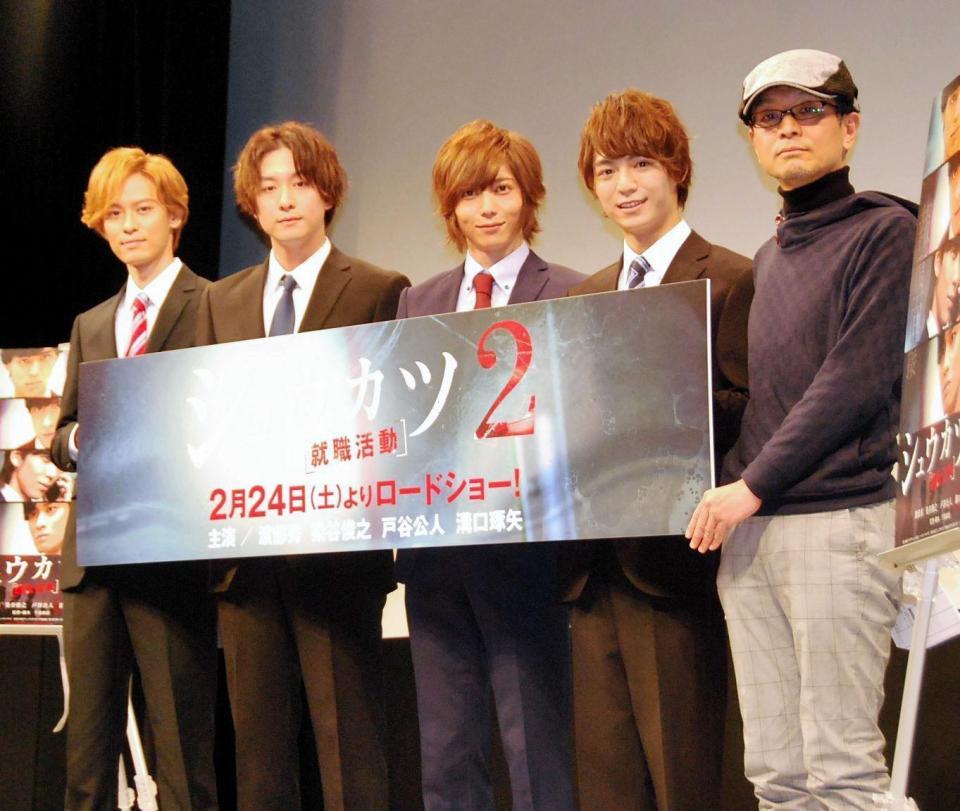 完成披露イベントに登場した（左から）戸谷公人、渡部秀、染谷俊之、溝口琢矢、千葉誠治監督＝東京・ヤクルトホール