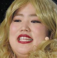 少しほっそり？リアーナに扮して登場したゆりやんレトリィバァ＝東京・西新宿