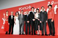 　壇上で笑顔を見せる（左から）ＴＡＯ、倉田保昭、アンジェルス・ウー、國村隼、ジョン・ウー監督、福山雅治、桜庭ななみ、池内博之、斎藤工＝東京・ＴＯＨＯシネマズ六本木ヒルズ（撮影・西岡正）
