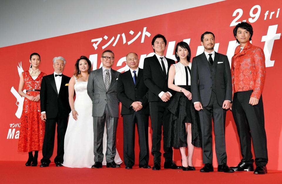 　壇上で笑顔を見せる（左から）ＴＡＯ、倉田保昭、アンジェルス・ウー、國村隼、ジョン・ウー監督、福山雅治、桜庭ななみ、池内博之、斎藤工＝東京・ＴＯＨＯシネマズ六本木ヒルズ（撮影・西岡正）