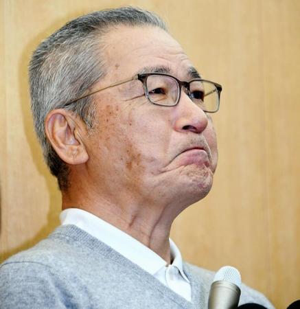 会見の途中で言葉を詰まらせる大竹まこと＝文化放送（撮影・棚橋慶太）