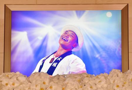 ＥＴーＫＩＮＧのいときんさんの遺影＝大阪市阿倍野区のやすらぎ天空館（撮影・吉澤敬太）