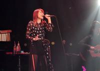 アコースティックツアーの千秋楽公演を行ったＭａｙ’ｎ＝横浜市の大さん橋ホール