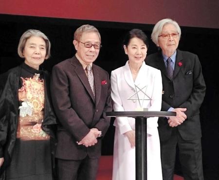 　授賞式に出席した（左から）樹木希林、北島三郎、吉永小百合、山田洋次監督