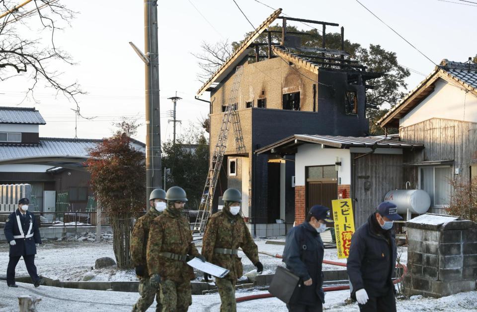 　陸上自衛隊ＡＨ６４Ｄ戦闘ヘリ墜落から一夜明けた現場の住宅