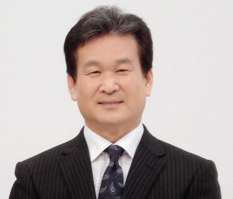 辛坊治郎氏