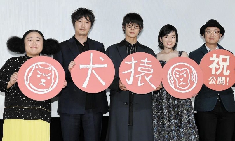 初日舞台あいさつを行った（左から）江上敬子、新井浩文、窪田正孝、筧美和子、吉田恵輔監督＝東京・テアトル新宿（撮影・開出牧）