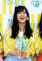 笑顔で阪神へのエールを送るＮＭＢ４８の山本彩＝東京都渋谷区の原宿Ａｂｅｍａスタジオ（撮影・出月俊成）