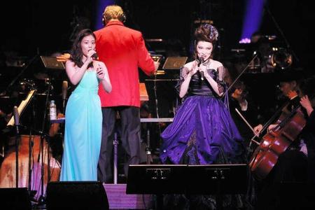 　「リトル・マーメイド」イン・コンサートに出演した高畑充希（左）とマルシア＝東京・日本武道館