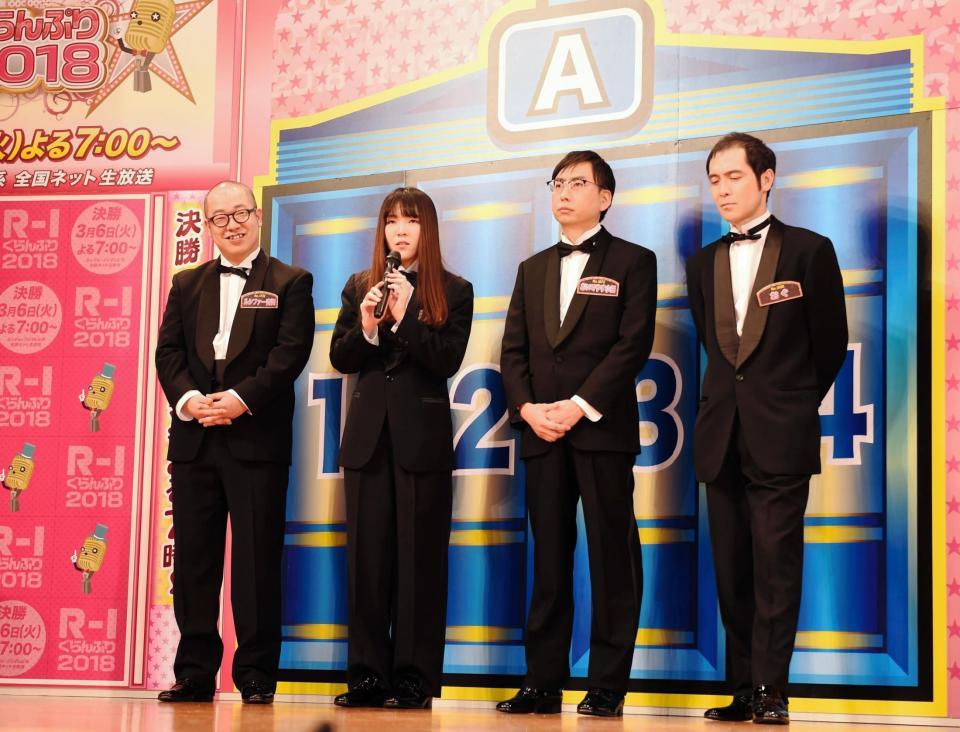 決勝のＡブロックを選び抱負を語るカニササレ　アヤコ（左から２人目）。左端はルシファー吉岡、（右から）おぐ、おいでやす小田＝東京・ニッショーホール