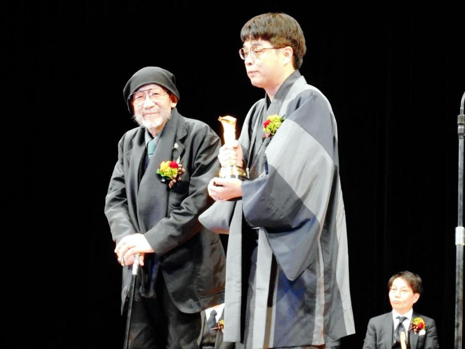 「第９１回キネマ旬報ベスト・テン」表彰式に出席した大林宣彦監督（左）と立川志らく＝東京・後楽園