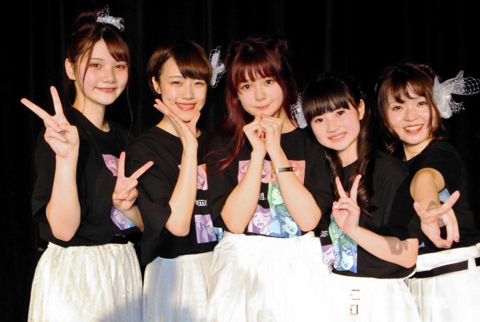 　デビュー２周年記念ライブで盛り上がったカプ式会社ハイパーモチベーション＝東京・表参道