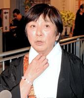 川地さんの通夜に弔問に訪れた和泉雅子＝神奈川・逗子市内