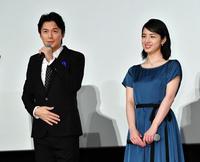 映画について話す福山雅治（右は桜庭ななみ）＝ＴＯＨＯシネマズ新宿（撮影・西岡正）