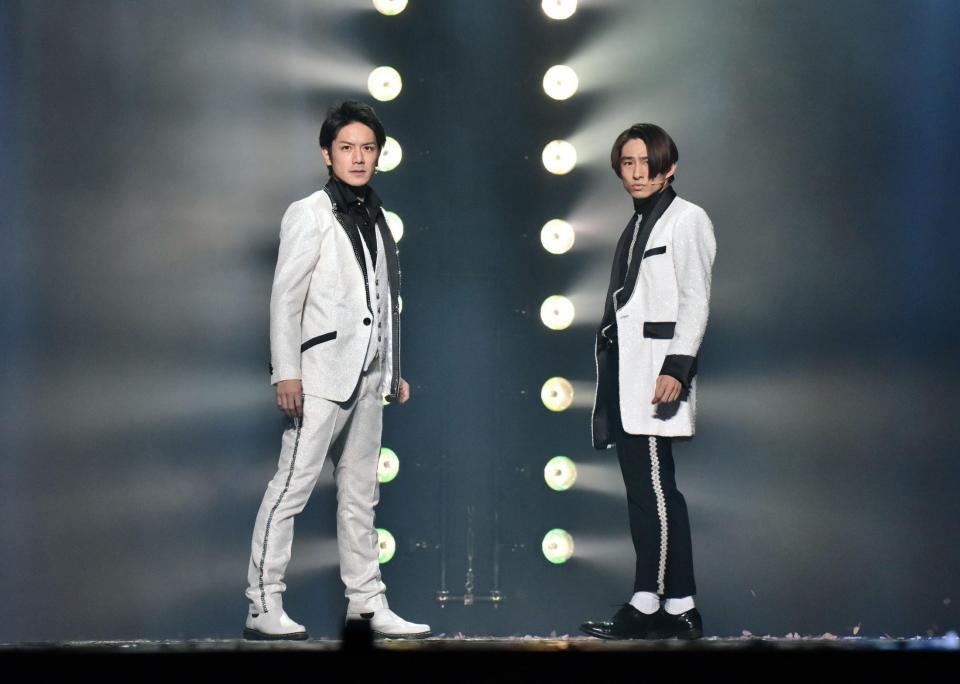 昨年の舞台「滝沢歌舞伎」で共演した滝沢秀明（左）と三宅健