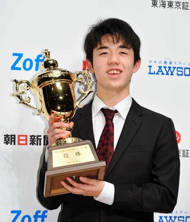 　史上最年少優勝を果たした藤井聡太六段