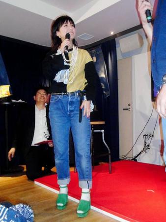 地元・広島のブランドショップ「ＴＡＵ」でトークショーを行った島谷ひとみ＝東京・銀座