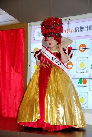 小平奈緒選手のラブコールを喜んだ渡辺直美＝千葉・イオンモール幕張新都心グランドコート