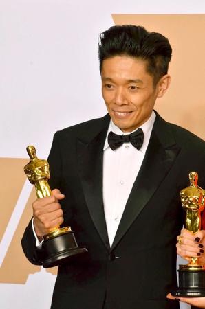 第90回アカデミー賞でメーキャップ＆ヘアスタイリング賞を受賞した辻一弘さん＝４日、米ハリウッド（共同）