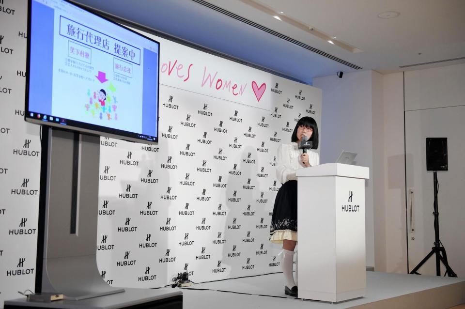 最終審査会でプレゼンテーションを行うたかまつなな＝東京・ＶＯＩＣＥ　ＬＯＵＮＧＥ（撮影・開出牧）