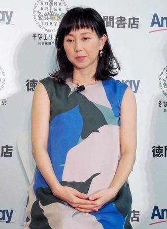 大きなお腹を抱え、登壇した東尾理子＝都内・アムウェイプラザ