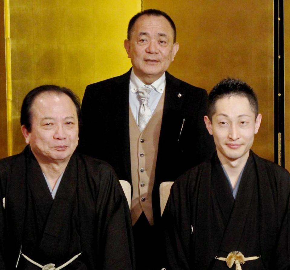 落語芸術協会の真打会見に出席した三遊亭小遊三（中央）＝都内