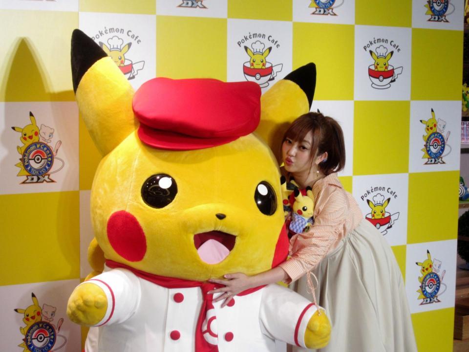 ポケモンセンター＆カフェのオープニングセレモニーに登場した菊地亜美＝東京・日本橋の高島屋
