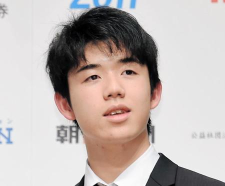 最年少で年度４冠を達成した藤井聡太六段