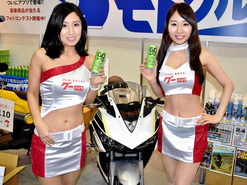 グーバイクブースの葉川凜（左）、鵜飼りえ