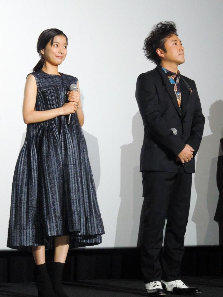 映画「ボス・ベイビー」初日舞台挨拶に登場した（左）芳根京子、ムロツヨシ＝東京・六本木
