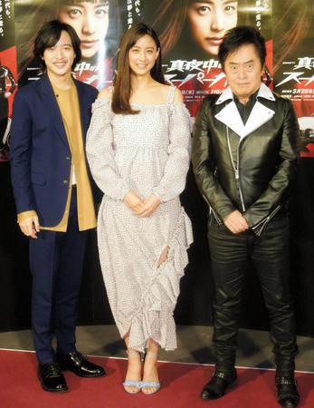 ドラマ「真夜中のスーパーカー」の完成披露試写会に登場した（左から）上遠野太洸、山本美月、水木一郎＝東京・ＮＨＫ放送センター