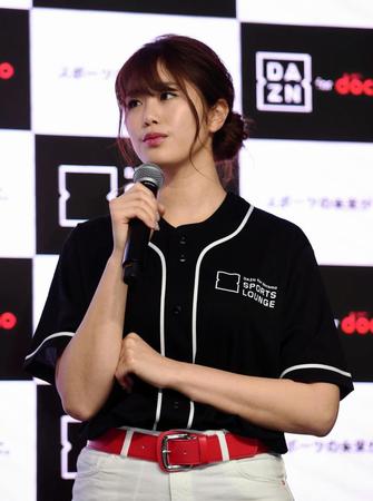 イベントに登場した稲村亜美＝東京・ドン・キホーテ渋谷店跡地（撮影・開出牧）