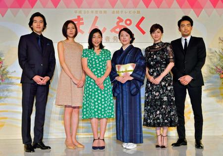 まんぷく出演者の（左から）要潤、松下奈緖、安藤サクラ、松坂慶子、内田有紀、大谷亮平＝ＮＨＫ大阪放送局（撮影・石湯恒介）
