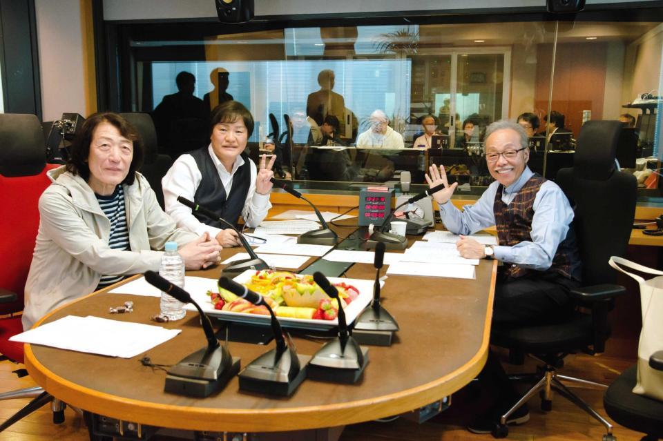 　新番組「アリスのＭＢＳヤングタウン」の初回収録を行った（左から）矢沢透、堀内孝雄、谷村新司