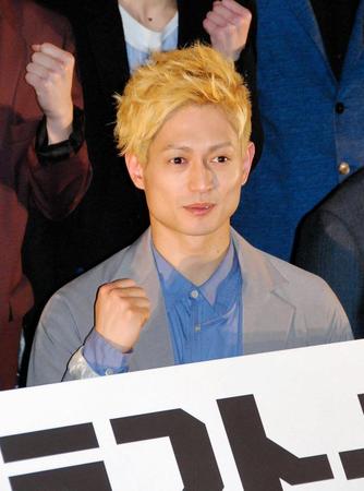 初主演映画をアピールした塚田僚一＝東京・丸の内ピカデリー