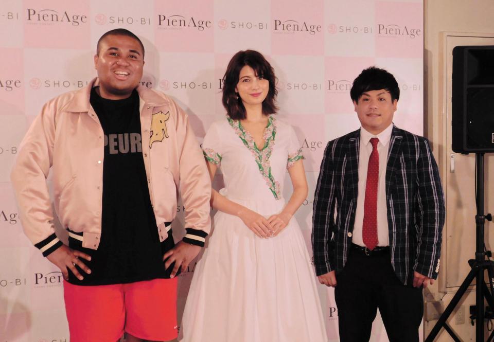 イベントに登場したマギー（中）、マテンロウのアントニー（左）と大トニー（右）＝東京・南青山のライトボックススタジオ