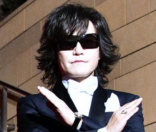 Toshl 「めちゃイケ」最終回で熱湯おしぼり浴びる…右手を突き上げ