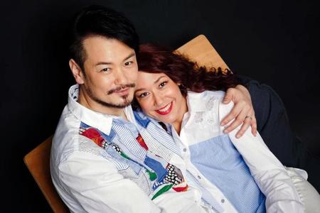 結婚を発表した純烈の小田井涼平（左）とＬｉＬｉＣｏ＝提供