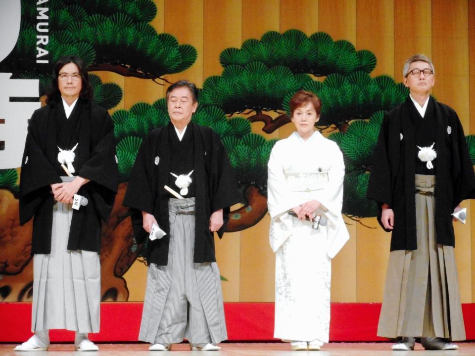 映画「のみとり侍」完成披露試写会に参加した（左から）豊川悦司、風間杜夫、大竹しのぶ、松重豊＝東京国際フォーラム