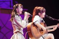 卒業コンサートを行ったＮＭＢ４８の市川美織（左）、右は山本彩＝大阪・オリックス劇場　（Ｃ）ＮＭＢ４８