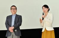 あいさつをする吉永小百合（右）。左は和田秀樹氏＝丸の内ＴＯＥＩ（撮影・中田匡峻）