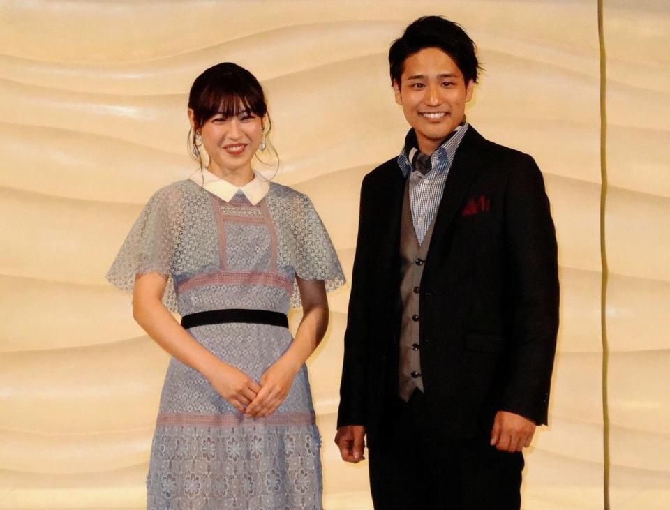 製作発表に登場した桐山照史（右）と瀧本美織＝大阪市内