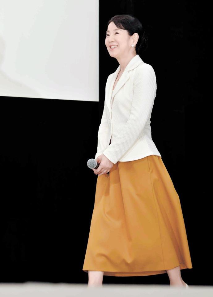 登壇する吉永小百合＝丸の内ＴＯＥＩ（撮影・中田匡峻）