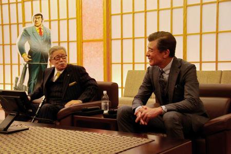河野太郎外務大臣を表敬訪問したさいとう・たかを氏（左）と舘ひろし＝東京・外務省