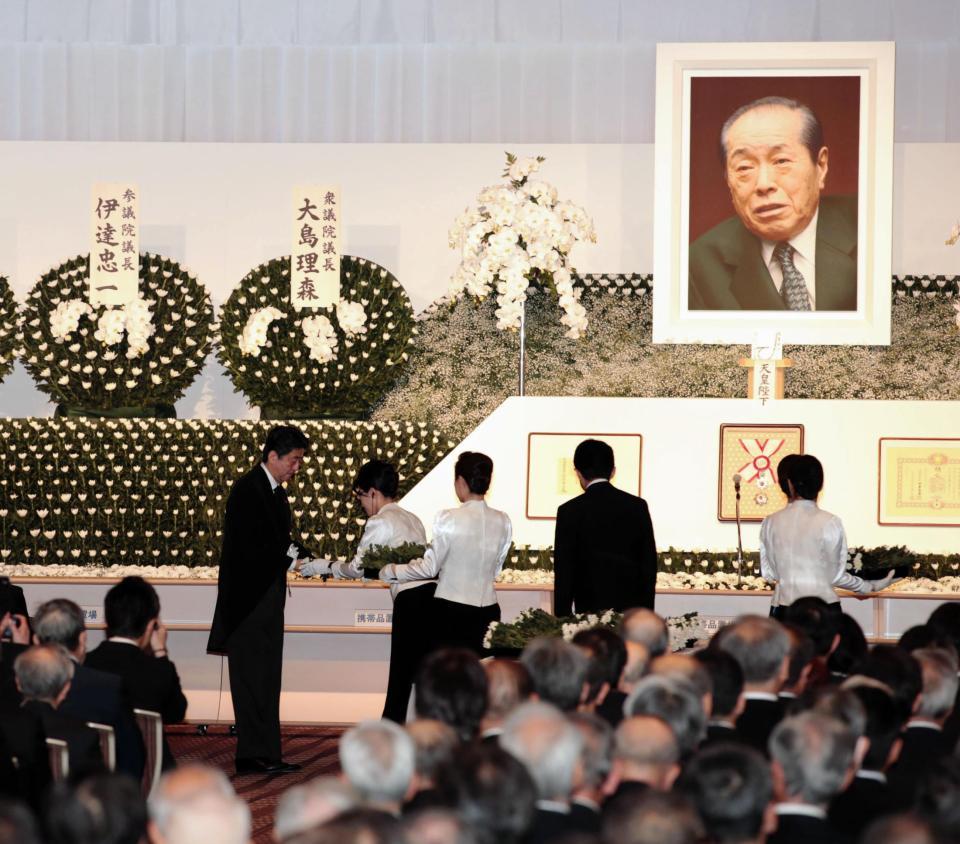 野中広務氏 お別れの会 に３千人 安倍首相 不正憎み 弱者に寄り添われた 芸能 デイリースポーツ Online