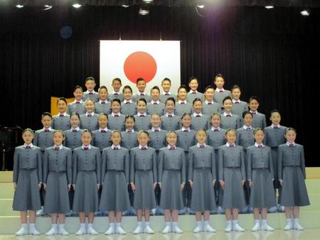 入学式に挑む１０６期４０人＝兵庫・宝塚音楽学校