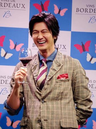 ボルドーワインのイベントに登場した速水もこみち＝東京・表参道