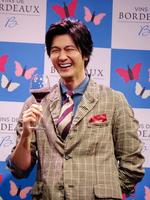 ボルドーワインのイベントに登場した速水もこみち＝東京・表参道