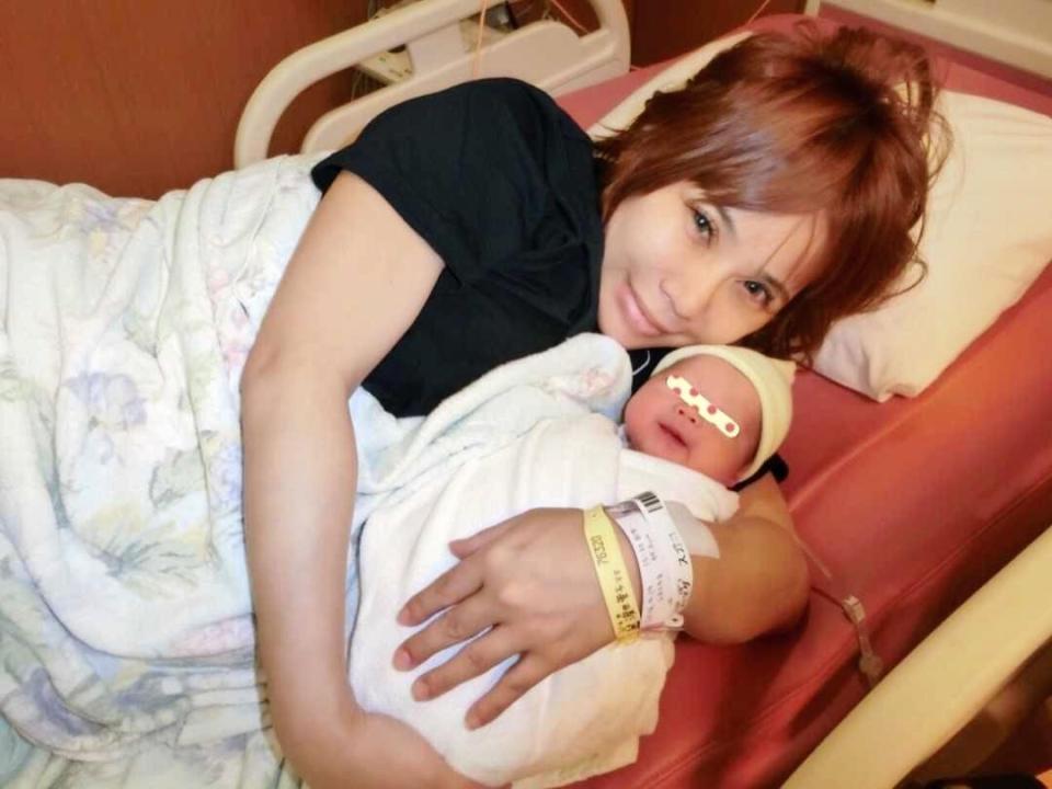第１子女児の出産を発表した浜田ブリトニー