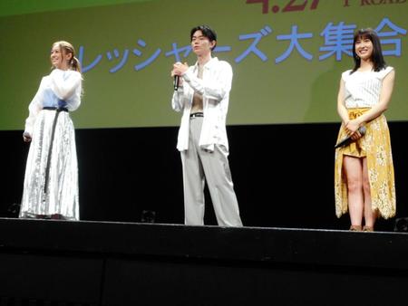 映画「となりの怪物くん」の公開直前イベントに登場した（左から）西野カナ、菅田将暉、土屋太鳳＝東京・ＥＸ　ＴＨＥＡＴＥＲ　ＲＯＰＰＯＮＧＩ